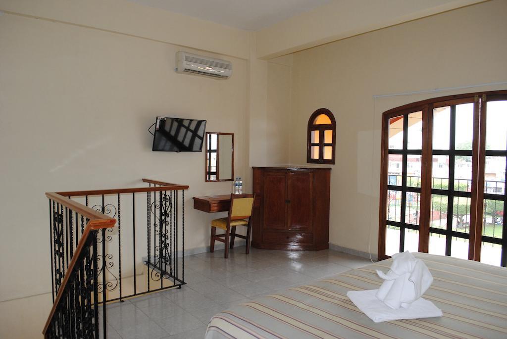 Hotel Arcos Del Parque Acayucan Chambre photo