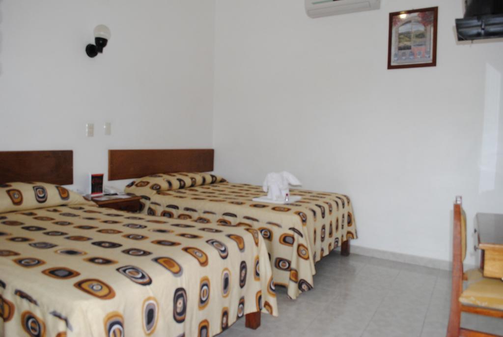 Hotel Arcos Del Parque Acayucan Chambre photo