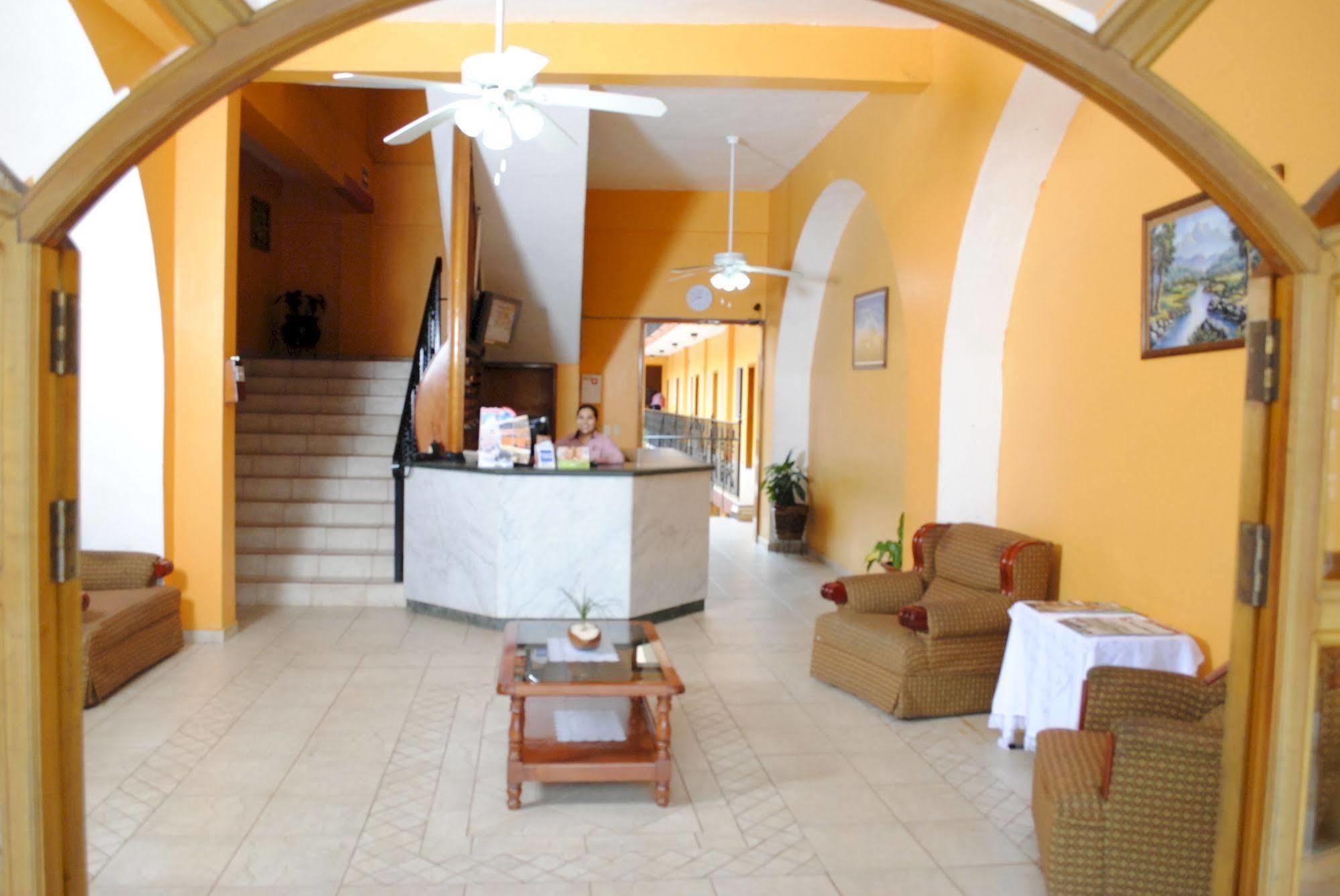 Hotel Arcos Del Parque Acayucan Extérieur photo