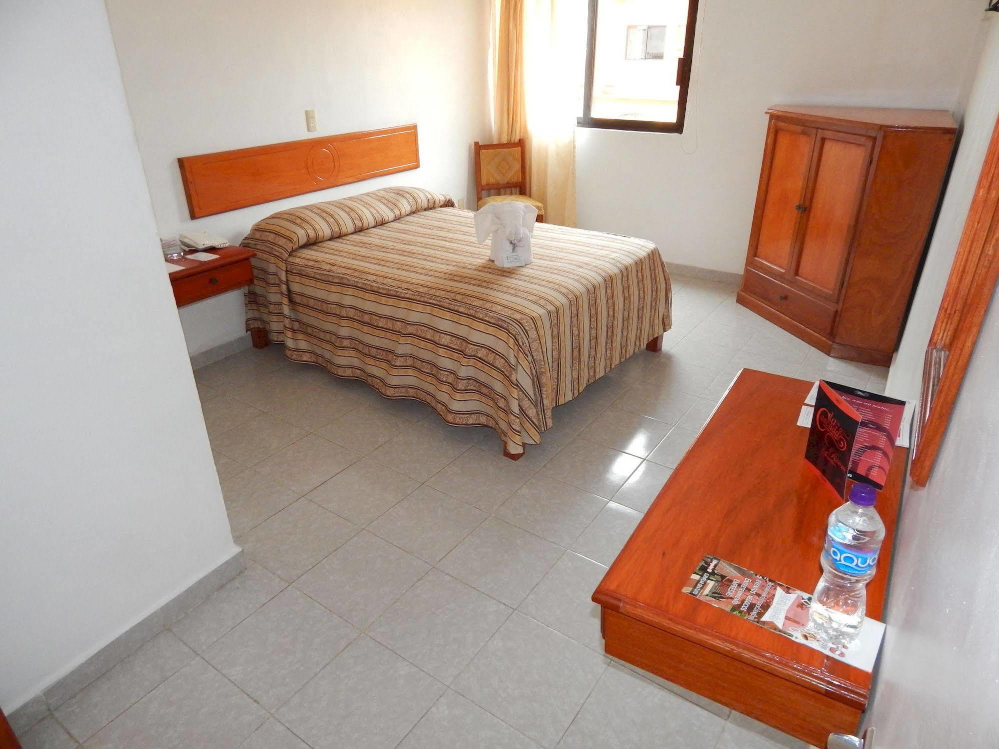 Hotel Arcos Del Parque Acayucan Extérieur photo
